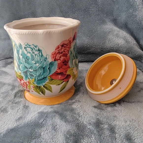The Pioneer Woman Floral Canister Trio with Red, Turquoise, and Yellow Lids - Picture 4 of 7